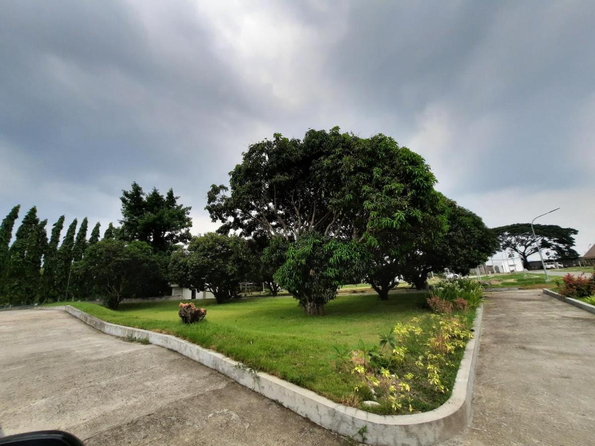 Estancia De Lorenzo Tarlac Exteriör bild